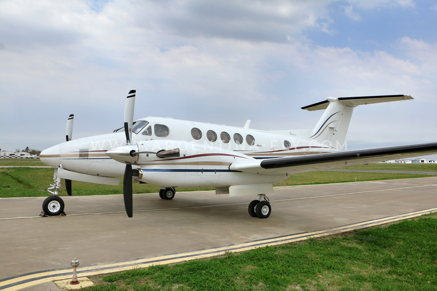 Air taxi with King Air 200 to Punta del Este