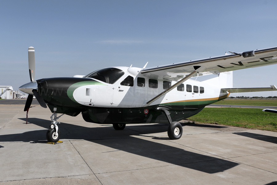 Cessna Grand Caravan on the runway — Argentina Fly