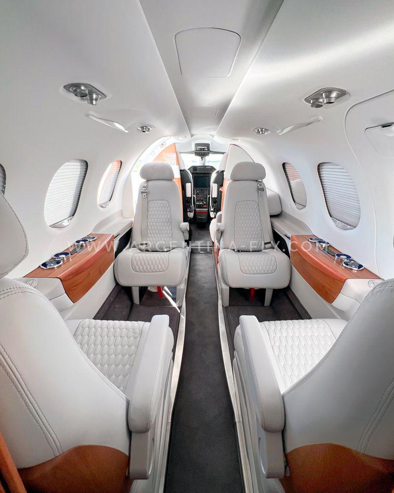 Phenom 100 cabina